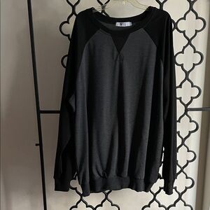 Men's Gray and Black Color Block Middleweight Long Sleeve Crewneck Pullover